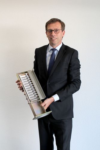 Dr. Eckhard Laible, Geschäftsführer der Dr. Laible Beteiligungs GmbH, freut sich über den Erwerb der mts Maschinenbau GmbH mit Unterstützung durch die Bürgschaftsbank und MBG Baden-Württemberg.

Quelle: Dr. Laible Beteiligungs GmbH